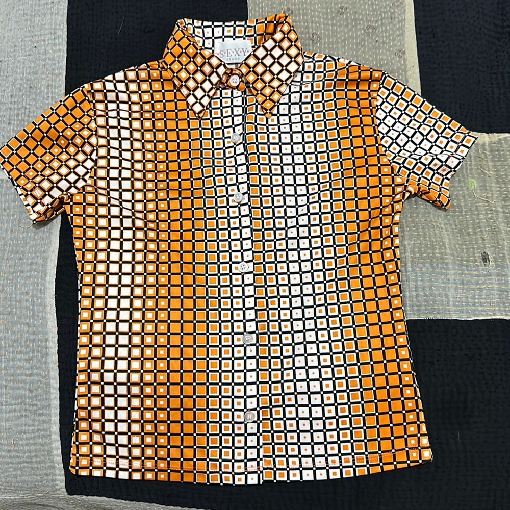 Vintage pixel trippy button down